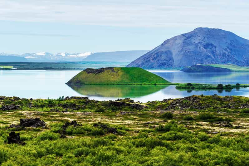 Desde Akureyri: Excursión al Lago, Cráteres y Cascada de Myvatn