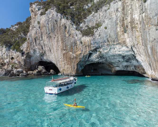 Desde Cala Gonone: Excursión en barco a la Grotta del Bue Marino