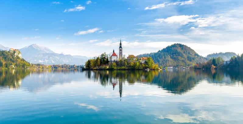 Desde Liubliana Lago Bled y Cueva de Postojna con tickets de entrada