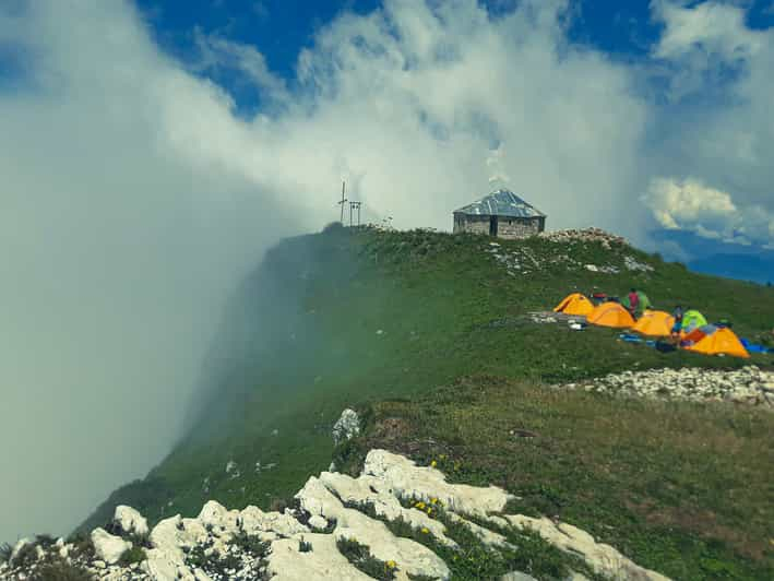 Desde Kutaisi Excursión de un día a la montaña de Khvamli con picnic y vino