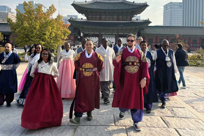 Seúl: Luces de la ciudad, visita al palacio y Hanbok opcional