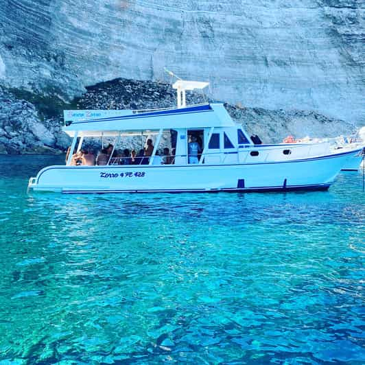 Lampedusa: Crucero en barco con paradas para nadar y almuerzo italiano