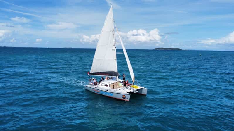 Fajardo: Excursión en catamarán por la isla de Icacos, snorkel y almuerzo