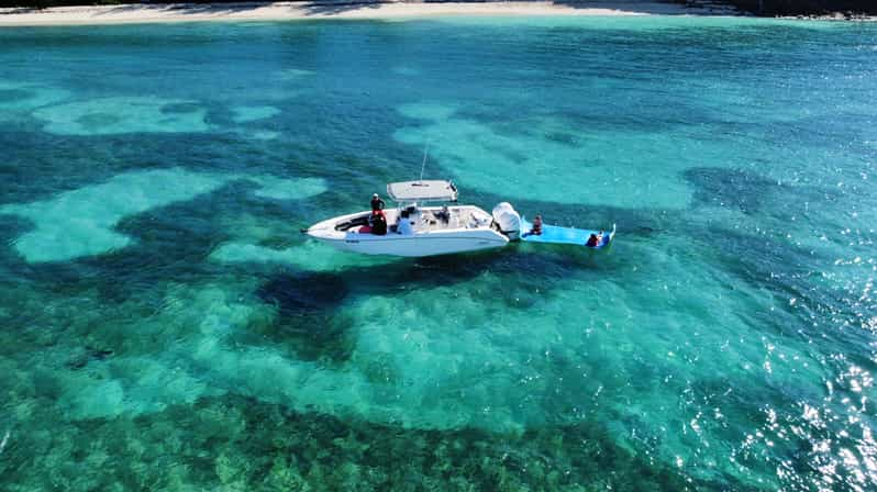 Fajardo: Excursión privada de medio día en barco con snorkel y aperitivos