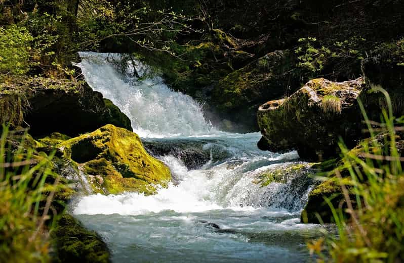 Experimenta las Cascadas Gemelas de Boti, la Roca del Paraguas, el Palmeral 3H