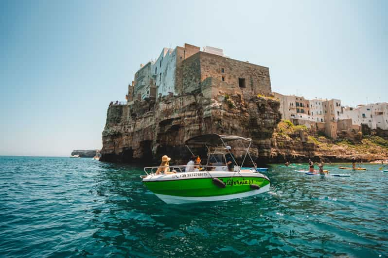 Polignano a Mare: Excursión privada en lancha rápida por las cuevas con aperitivo