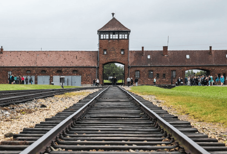 Cracovia: Excursión Auschwitz-Birkenau con opción de transporte