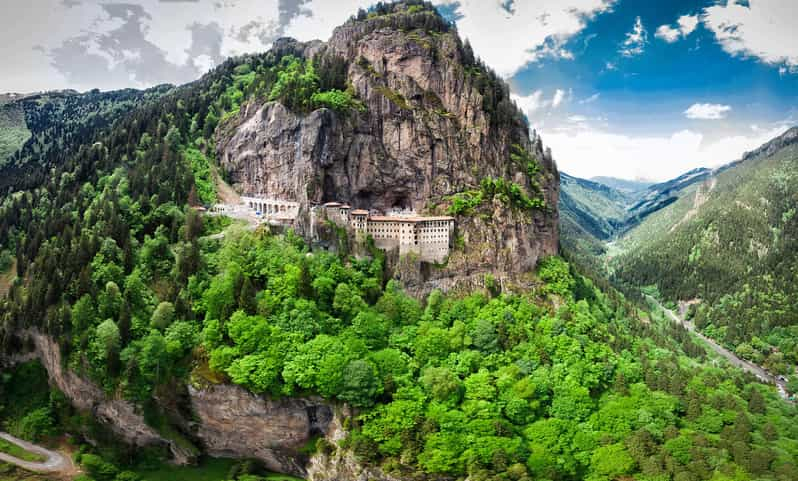 Trabzon: Excursión Diaria al Monasterio de Sümela, la Cueva y Hamsiköy