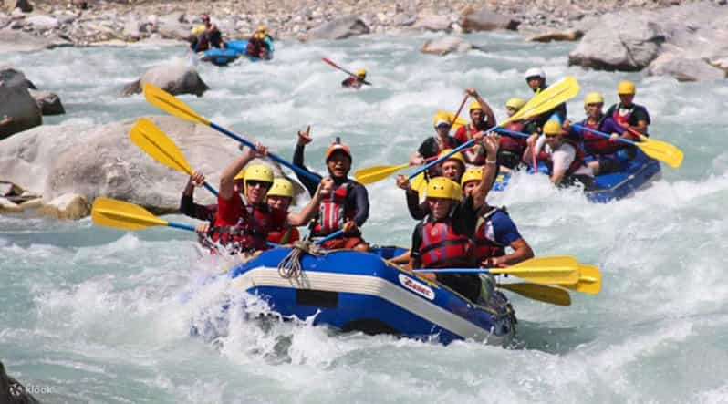 Tour de medio día en balsa por el río Seti desde Pokhara