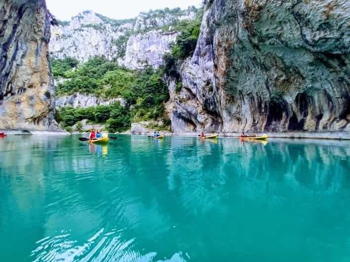 Excursión guiada en kayak de 3 horas por Entremon-El Grado.