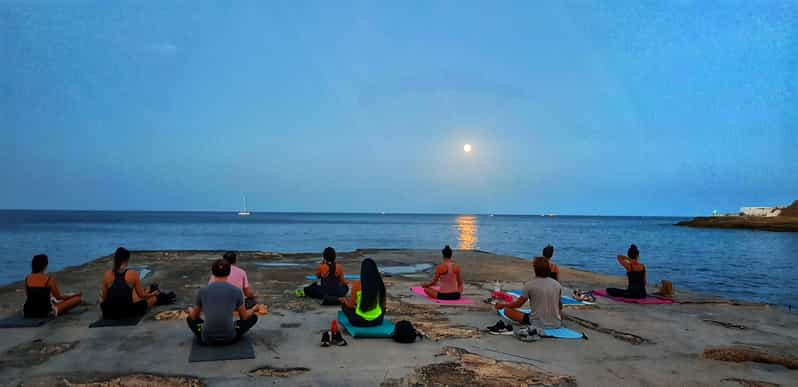 Clase de Yoga en la Playa y Natación - Sliema