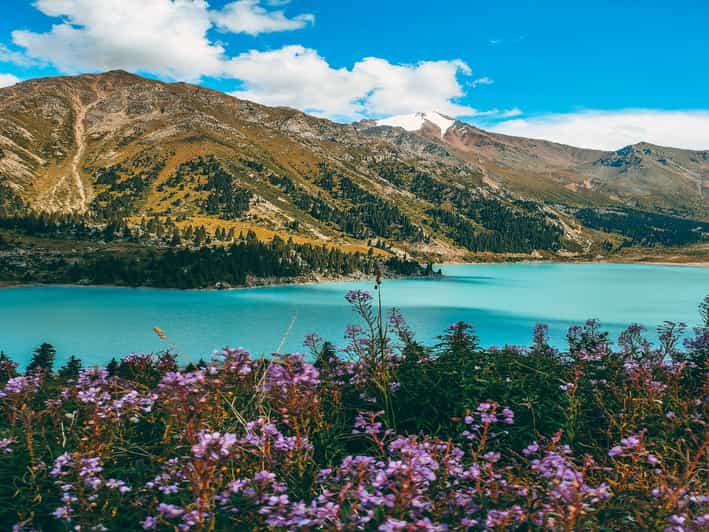 Gran lago de Almaty y espectáculo de halcones