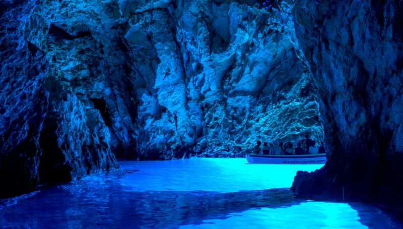 Cueva azul desde Makarska excursión diaria en barco de alquiler por la isla