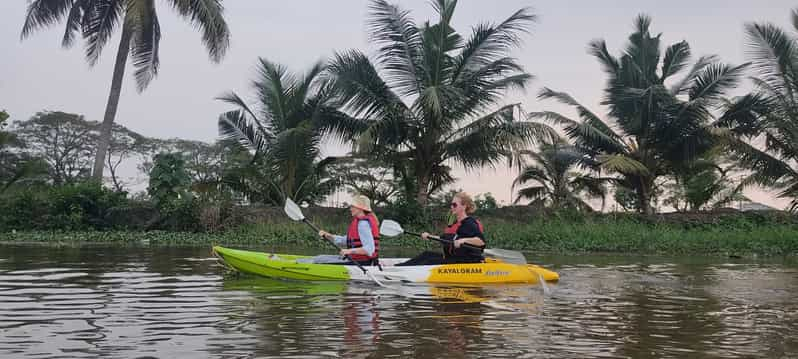 Excursión en kayak por los remansos al amanecer y al atardecer (Nedumudy)