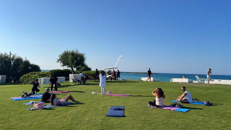 Brindisi: Yoga al atardecer en la playa