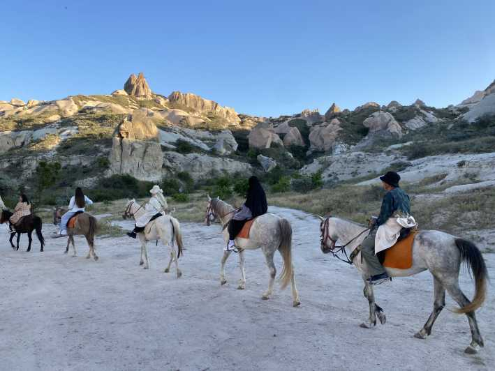 Göreme/Uçhisar: Excursión a caballo al atardecer en el Valle del Amor