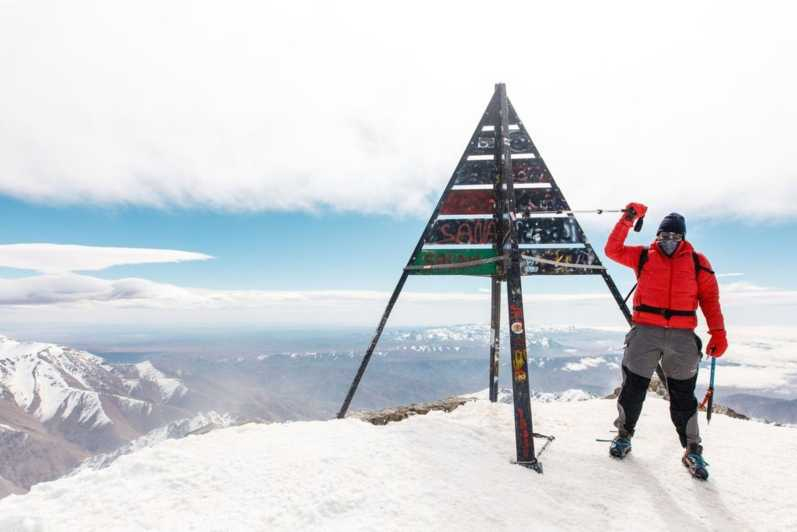 Haz senderismo por el pico más alto del norte de África: Monte Toubkal (4167 m)