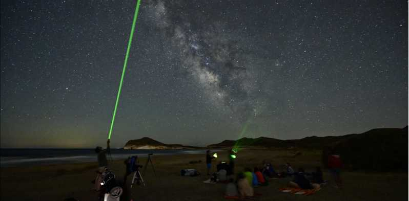 Cavalleria: Observación de estrellas en la playa con telescopio