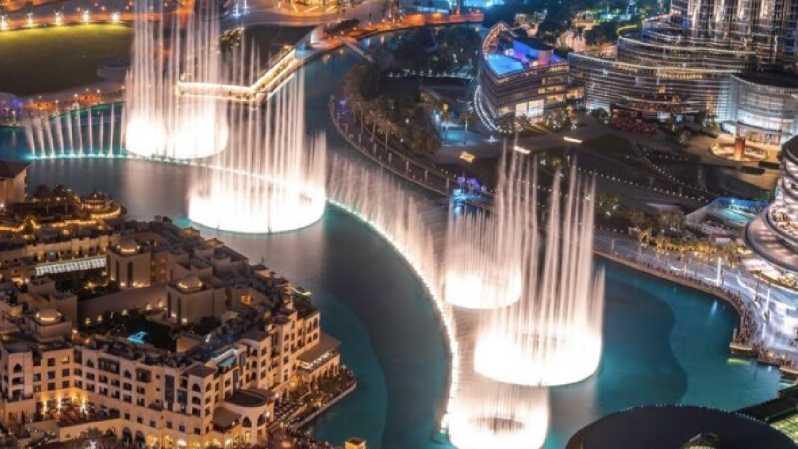 Por la tarde, visita de la ciudad de Dubai y espectáculo de la Fuente de Dubai