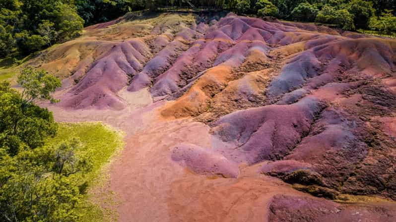 Chamarel: Entrada al Geoparque de las 7 Tierras de Colores