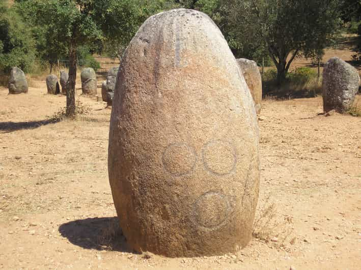 Excursión Privada a Évora: Megalitos, Centro Histórico y Región del Corcho