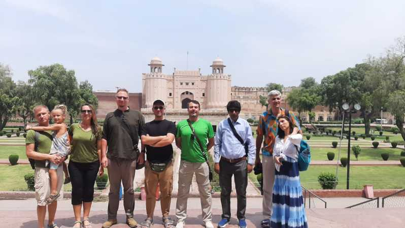 Visita guiada de día completo a la ciudad de Lahore con un guía local