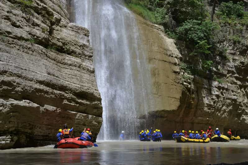 Desde Berat, Albania: Excursión de rafting por los cañones de Osumi con almuerzo