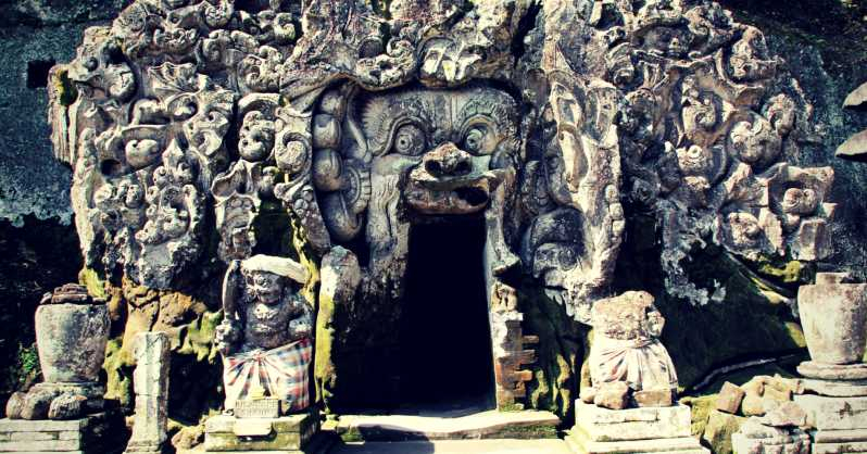 Bali: Excursión de un Día a Goa Gajah, la Cascada de Tegenungan y el Museo Neka