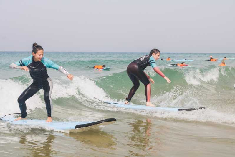 El Palmar: clase de surf en grupo.