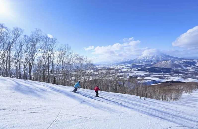 Hokkaido: Excursión de un día a la Estación de Esquí de Sapporo con Alquiler de Material