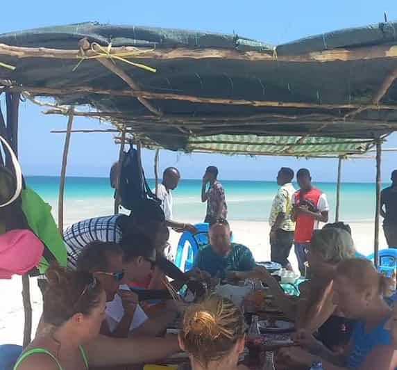 Desde la playa de Diani Excursión de día completo a la Isla Funzi con almuerzo