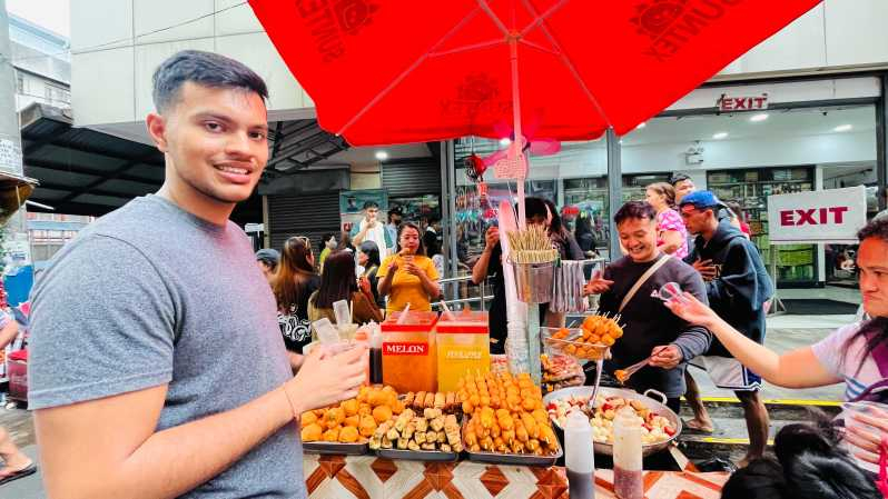 Experiencia de comida y bebida a pie por las calles de Manila