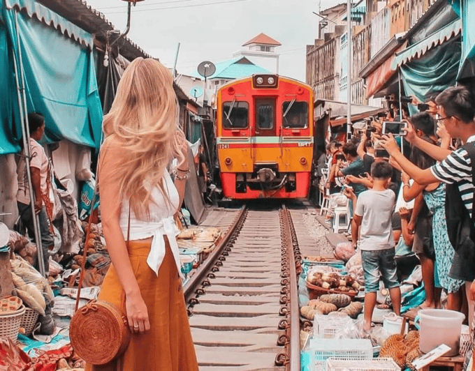 Recorrido por el Ferrocarril y el Mercado Flotante de Maeklong