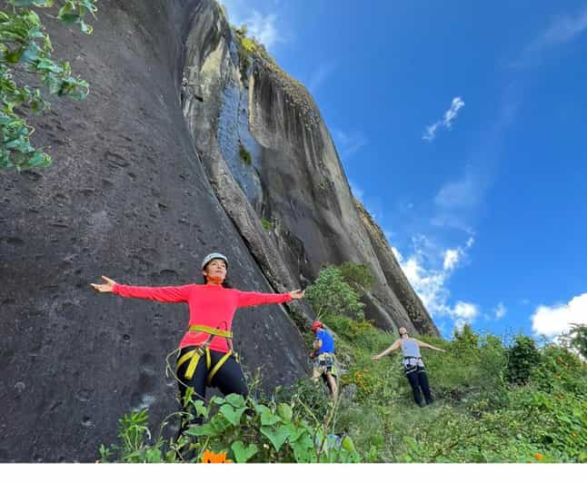 Guatapé: Escalada en roca icónica para principiantes y expertos.