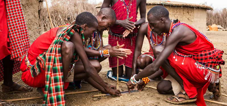 Visita a la aldea masai y a las termas de Chemka con almuerzo caliente