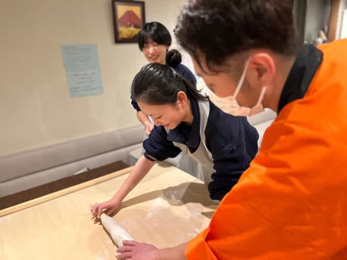 Experiencia de elaboración de fideos soba y tempura, Hokkaido sakeplan