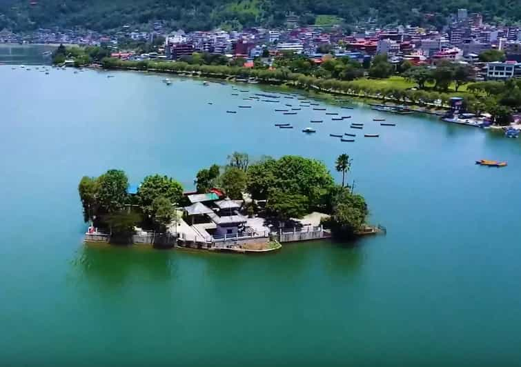 Pokhara en 5 Horas: Lago, Museo, Cueva, Cataratas y Colina de la Pagoda