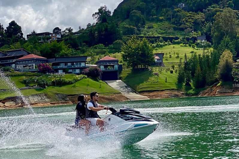 Moto acuática en Guatapé, Antioquia