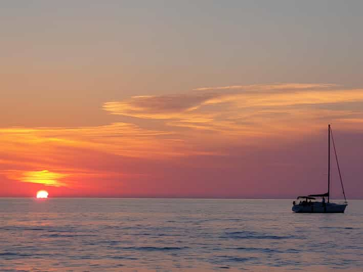 Tropea: Aperitivo al atardecer en un velero