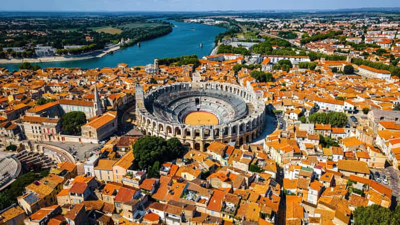 Arles : Descubrimiento de la Antigüedad a la Actualidad