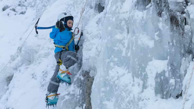 Pyhätunturi: Aventura infantil de escalada en hielo en la Laponia finlandesa