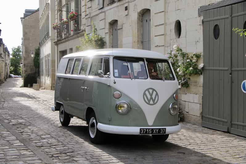 Visita Chinon Vintage: Recorre la ciudad en un VW Combi