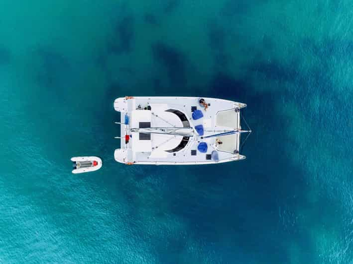 Bahía de las Islas: Alquiler de Catamarán a Vela con Almuerzo