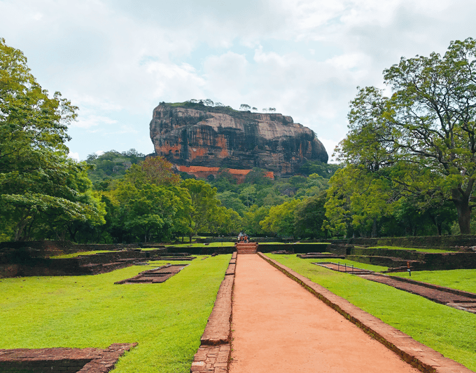 Excursión Privada de Día Completo a la Roca del León de Sigiriya y Safari Nocturno