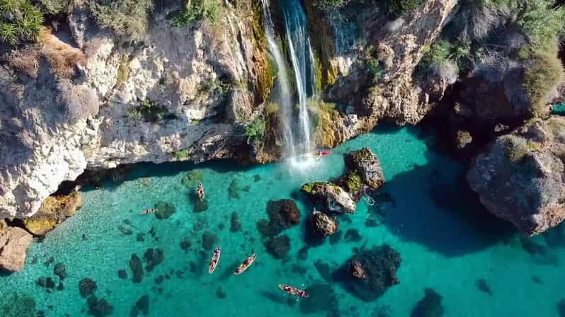 Nerja: ruta libre en kayak por los acantilados de Nerja y Maro