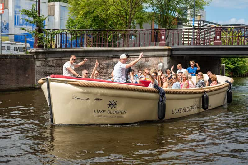 Haarlem: Precioso paseo en barco por el canal, ¡con guía en directo!