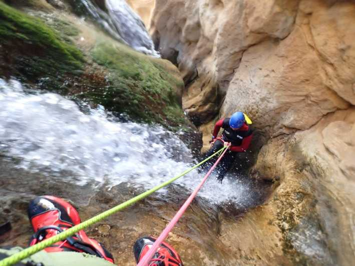Barranquismos de agua cueva del Turche Buñol (Valencia)