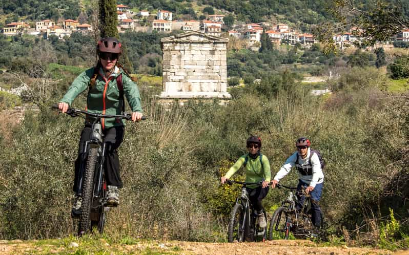 La antigua Mesenia: Excursión en E-Bike con Visita al Monasterio y Picnic