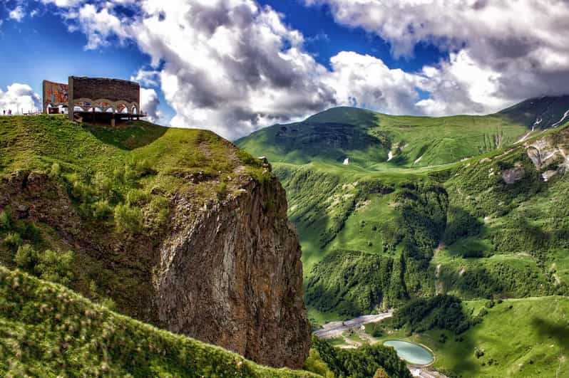 De Tiflis a Kazbegi: Viaje a las tierras altas de Georgia