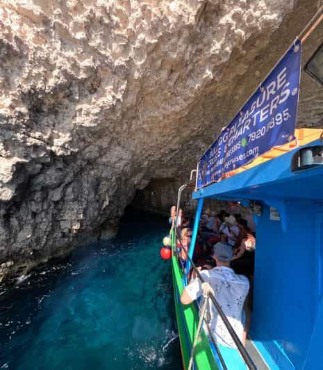 Comino: tour en barco privado con actividades de snorkel y cuevas